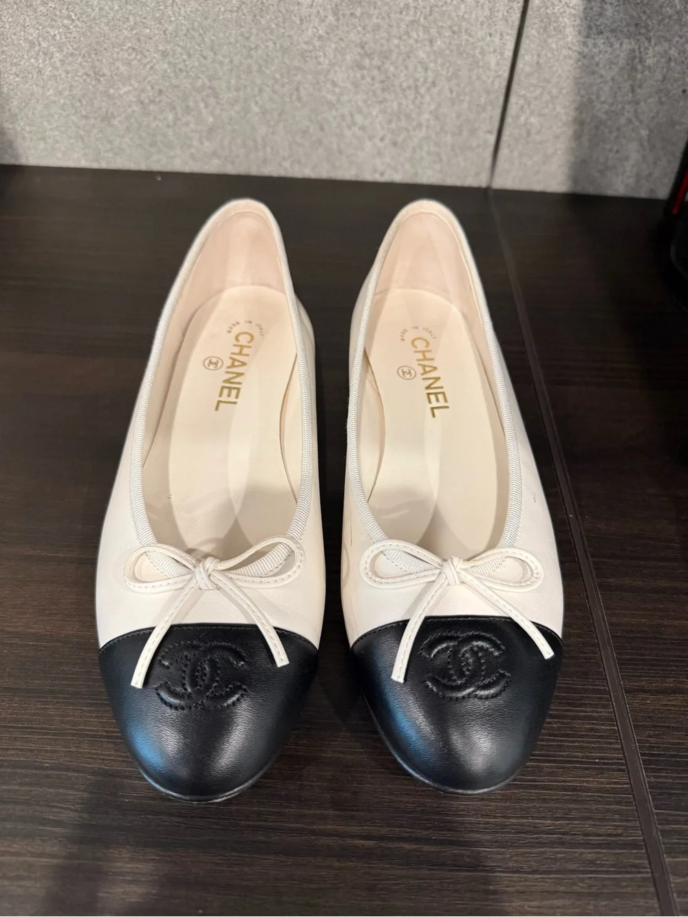 CHANEL Two-Tone Leather Cap-Toe Ballet Flats in White and Black